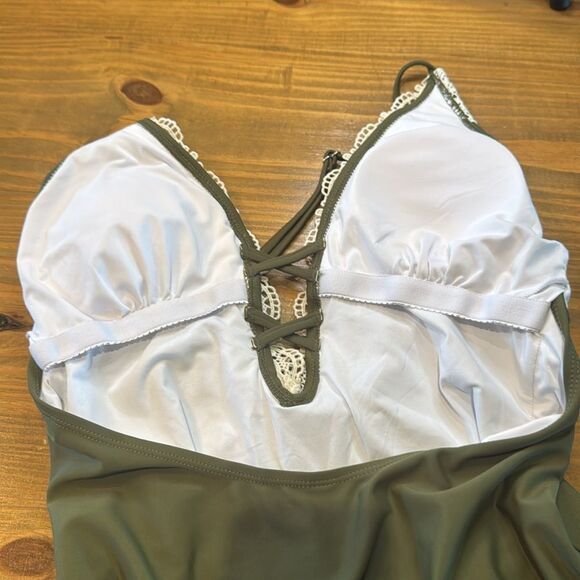 Cupshe Women's Vintage Lace plunge One-Piece Swimsuit Large NWOT - Picture 9 of 13